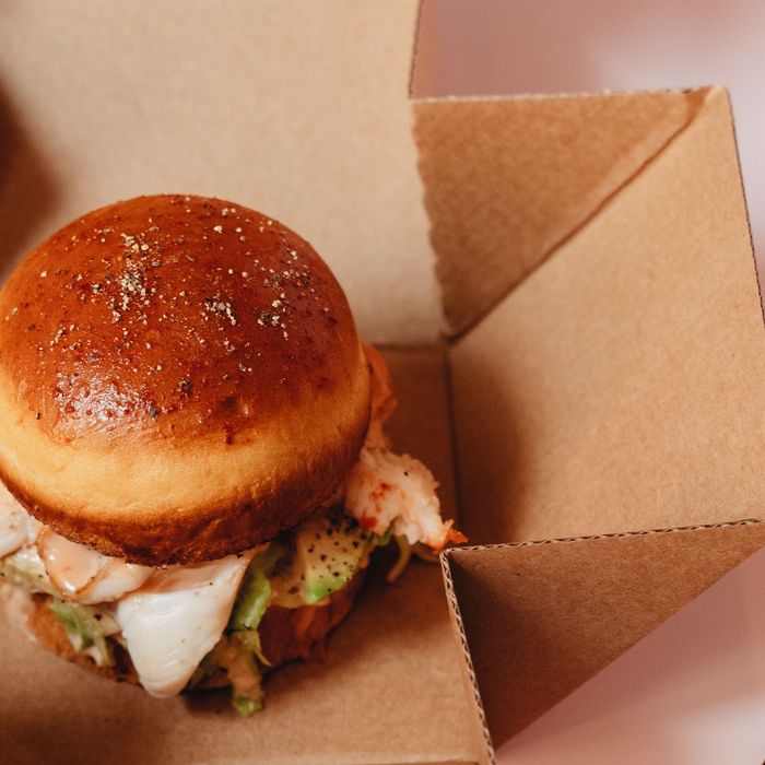 Burger in een kartonnen box